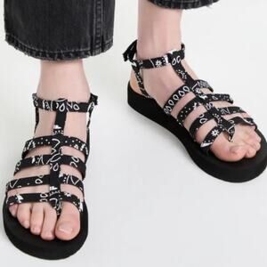 Arizona Love Black Trekky Flat Sandals Size 8 Retails $200 New